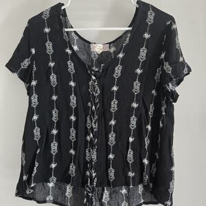 Pink Republic Black and White Geometric Blouse